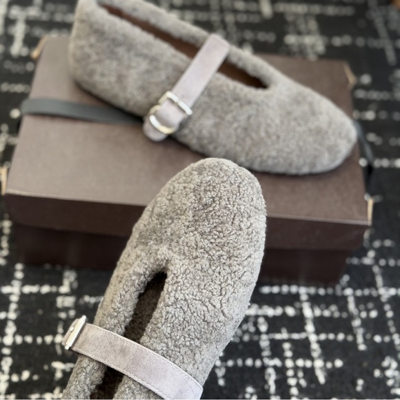 Alaïa Lambskin Mary Jane Shoes Light Gray - Picture 5 of 9